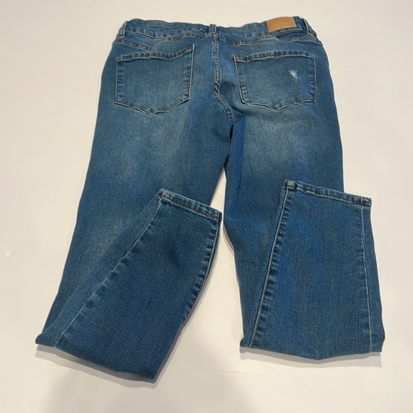 Tahari Kelly Mid Rise Skinny Jeans Size 6/28 distressed - Picture 9 of 11
